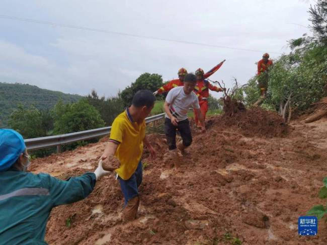 广西遭遇持续强降雨，北流市发生泥石流灾害致7人死亡1人失联