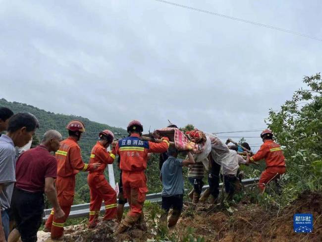广西遭遇持续强降雨，北流市发生泥石流灾害致7人死亡1人失联