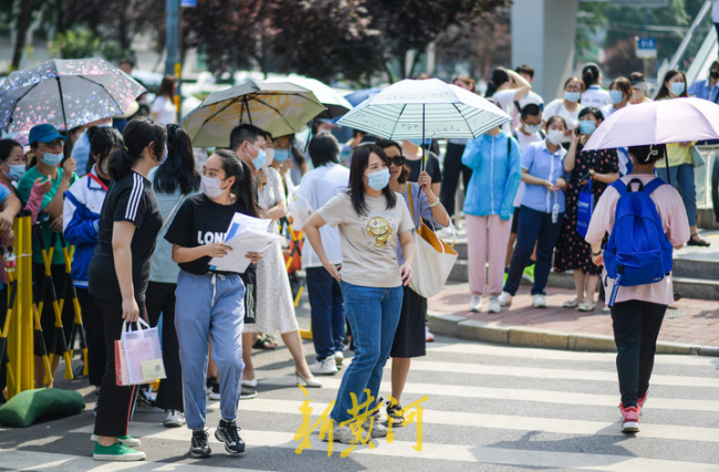 济南拉开中考大幕，考生轻松迎战