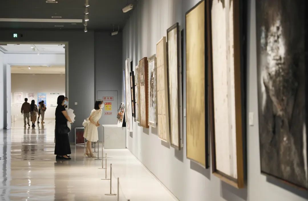 青春之光在寻美之路上闪耀——记山东美术馆正在展出的青年展览