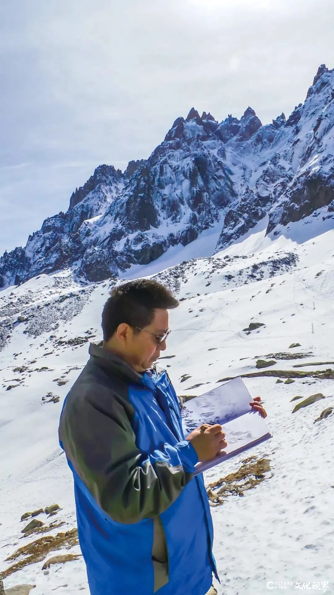 大画雪山奇观——走进著名画家李兵的高原雪山世界，一览孤标尘外的艺术玄机