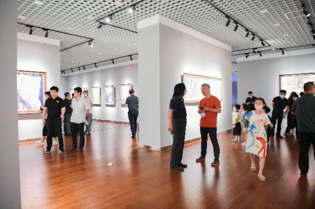 “刘青砚艺术作品展暨《刘青砚油画作品集》首发式”今日在济南开幕，展期至7月19日