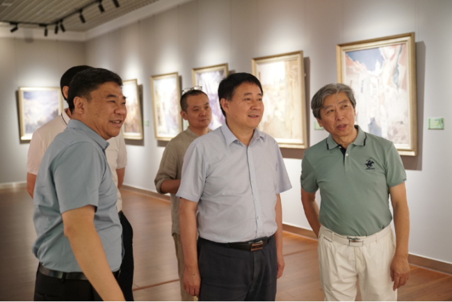 “刘青砚艺术作品展暨《刘青砚油画作品集》首发式”今日在济南开幕，展期至7月19日