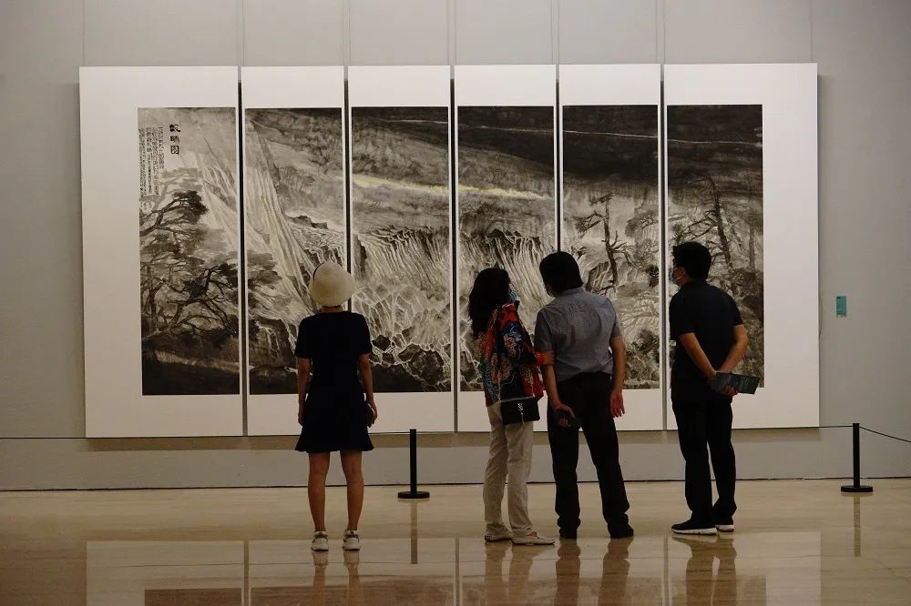 “兴会烟霞——周石峰山水画展”在中国美术馆开幕