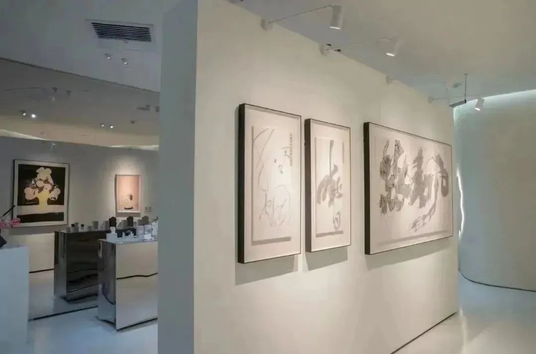 艺术家王濛莎推出“观夏·中国甜”系列第一支香，以视觉的形式重构“苏州甜”