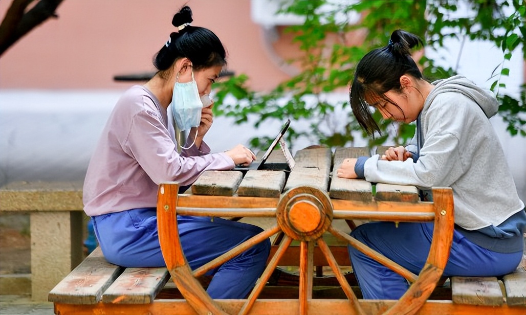 6月30日提前批志愿填报开始，今年共有7次高考志愿填报时间