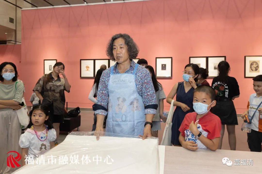 “卢浮宫铜版画——李可染李庚父子藏品展”在福清美术馆开幕，著名画家唐承华“版画公教课”现场开授