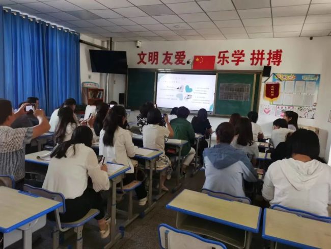 山师汉峪小学结对甘肃临夏县先锋学区，开展线上班主任交流培训活动