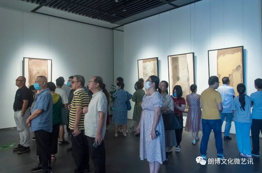  “迹——雷波油画展”在广西书画院美术馆展出，展期至7月25日