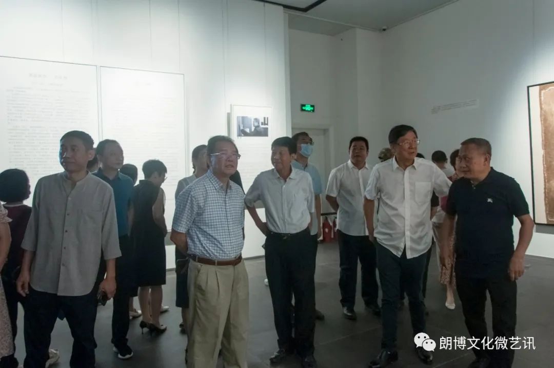  “迹——雷波油画展”在广西书画院美术馆展出，展期至7月25日