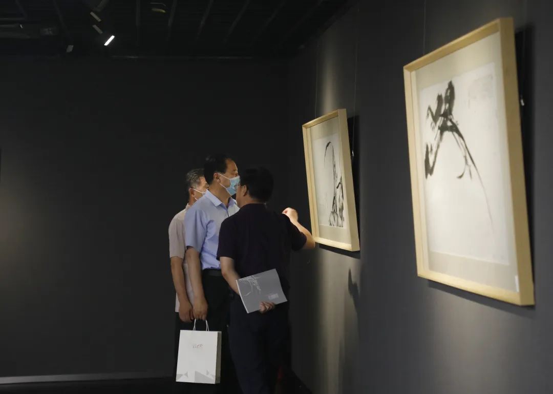 “咏兰——何茂峰书画艺术展”盛大开幕，展期持续至7月26日