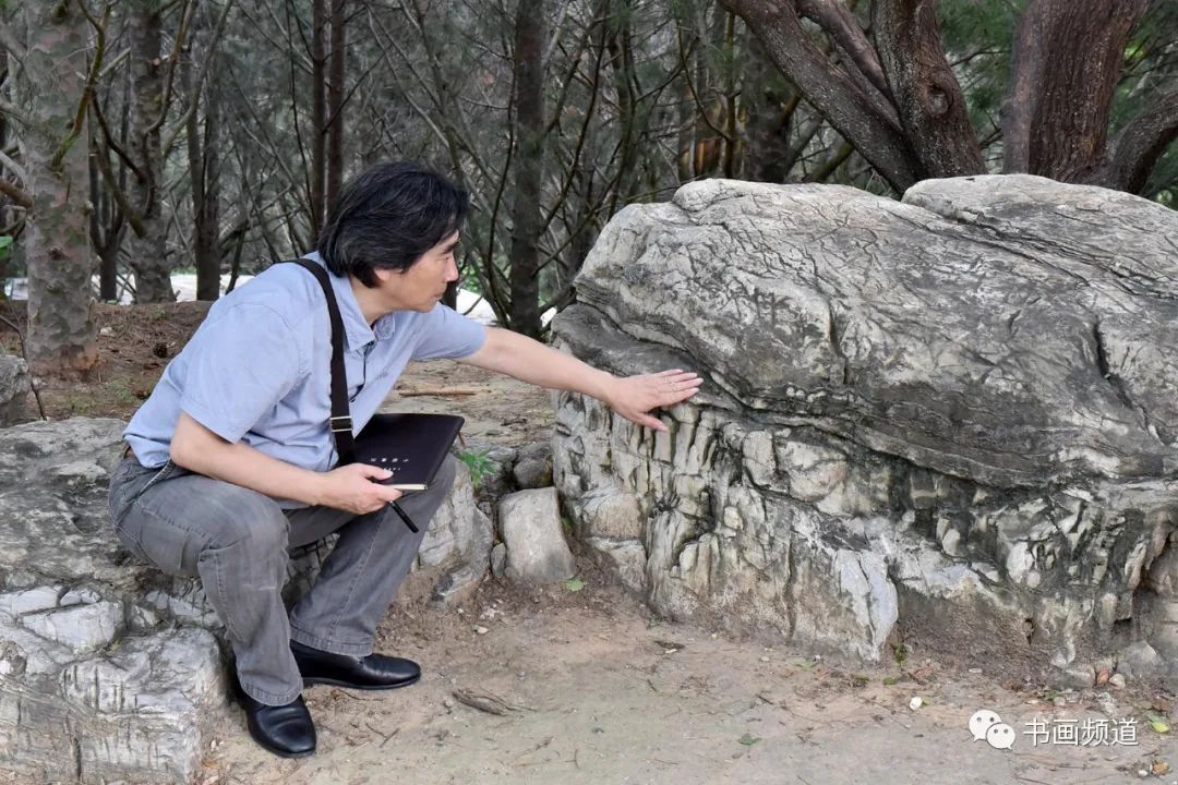 即兴“游”于天地间——著名画家周石峰的写生之道