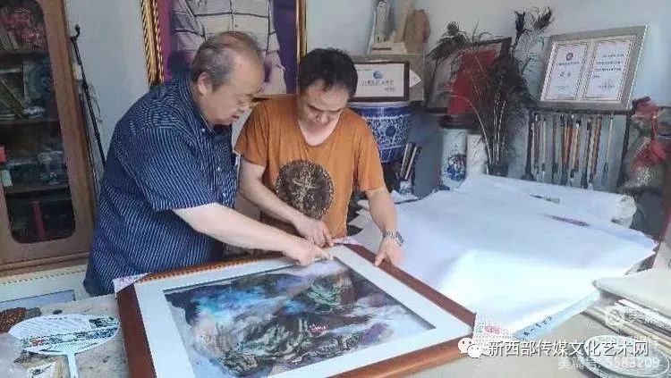 撕拉扭扯  意象万千——棉絮画传承人李海红《牧云终南》再现“圣地”霓幻仙峰