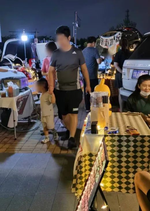 招商蛇口济南天环中心举办首届仲夏后备箱市集，享受夜晚最美的人间烟火