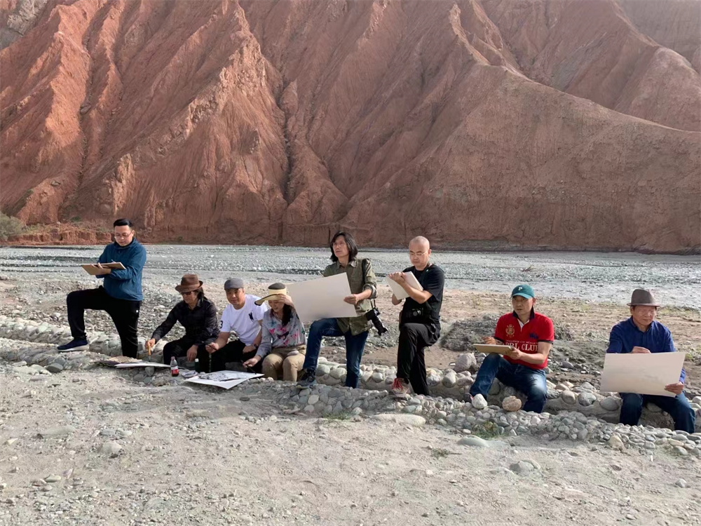 山东美协书画家到新疆喀什“文化润疆”，将山东援疆25周年成就跃然纸上