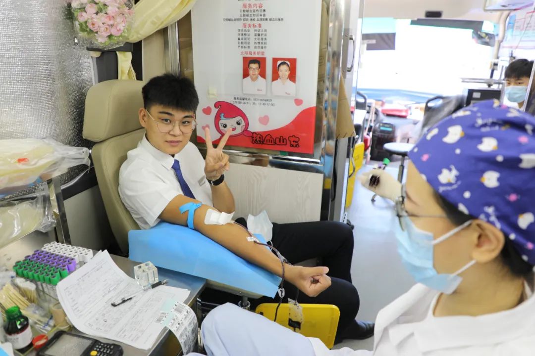 银座汽车组织广大干部职工开展公益献血活动，展现鲁商担当