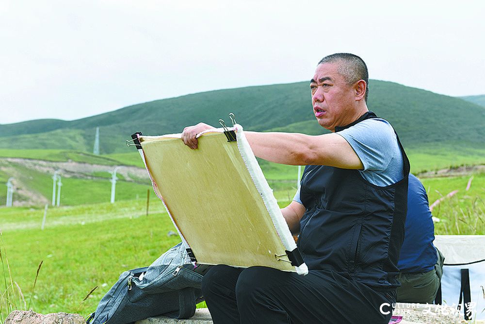 全国政协书画室采风调研组到青海采风调研“黄河流域生态文明建设”，十多位艺术家沿途进行写生创作