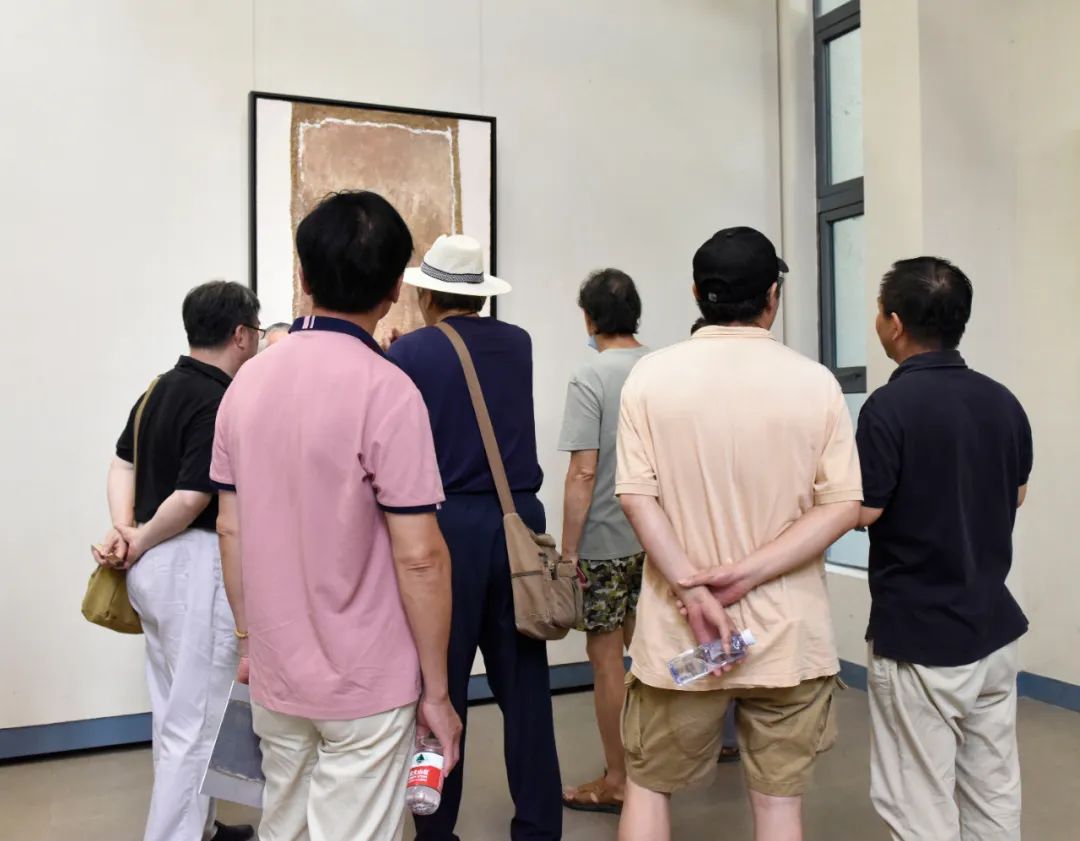 “迹——雷波油画展”在九江美术馆开幕，展期至8月28日