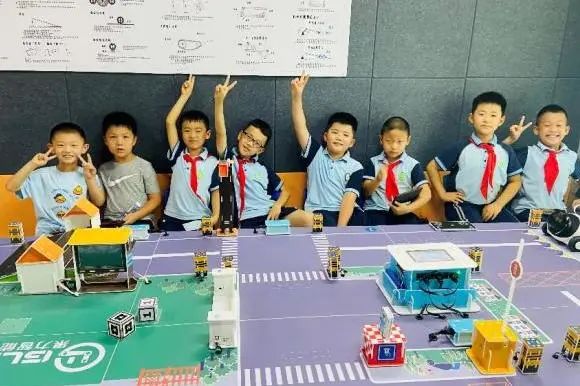 济南万象新天学校7支队伍在“全国NOC大赛”中获得国赛一等奖