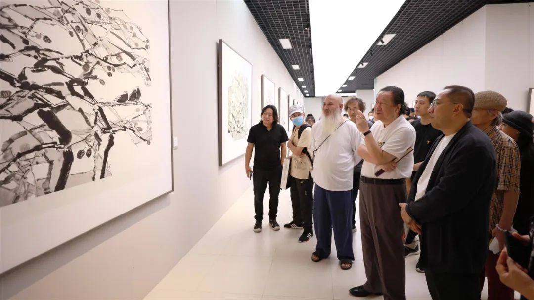 “大道不孤——2022年度中国国家画院中青年艺术家邀请展：郁郁朝花·乔宜男作品展”在京开幕