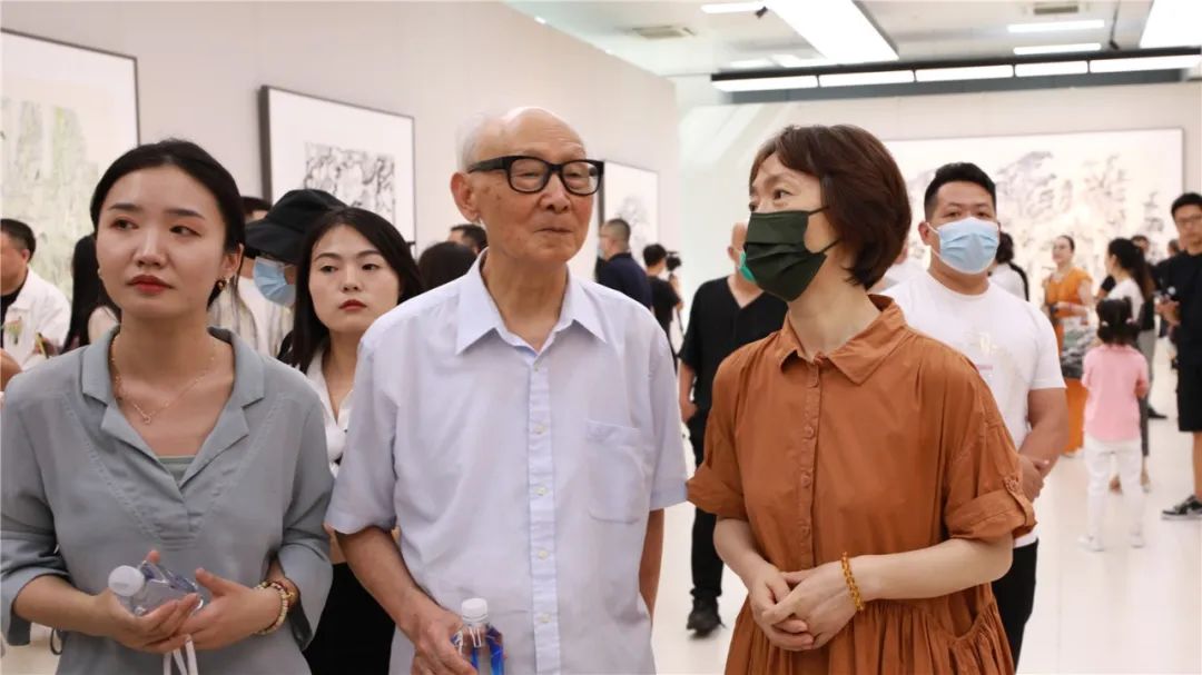 “大道不孤——2022年度中国国家画院中青年艺术家邀请展：郁郁朝花·乔宜男作品展”在京开幕