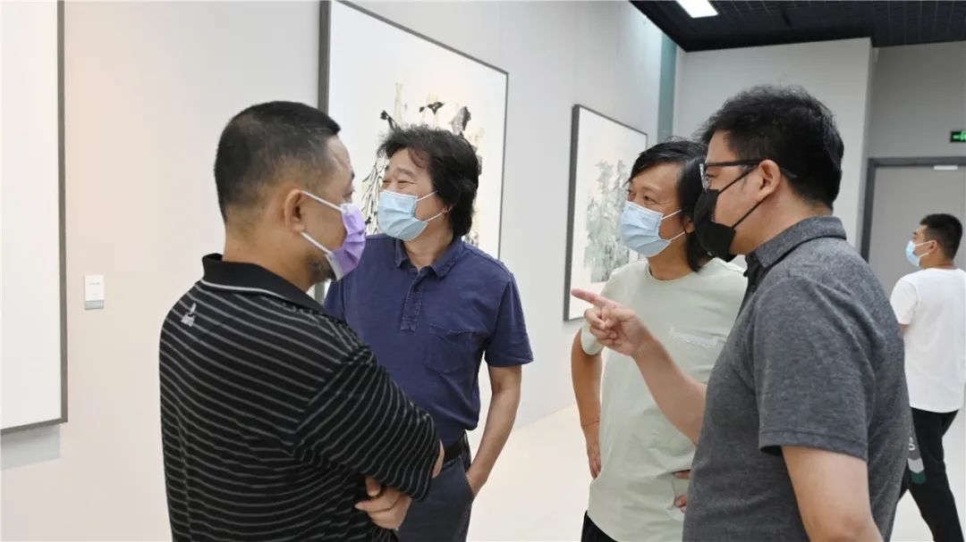 “大道不孤——2022年度中国国家画院中青年艺术家邀请展：郁郁朝花·乔宜男作品展”在京开幕