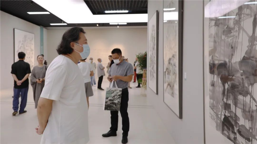 “大道不孤——2022年度中国国家画院中青年艺术家邀请展：郁郁朝花·乔宜男作品展”在京开幕