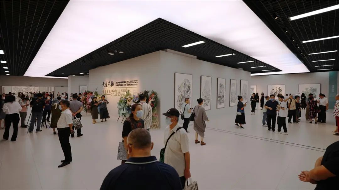 “大道不孤——2022年度中国国家画院中青年艺术家邀请展：郁郁朝花·乔宜男作品展”在京开幕