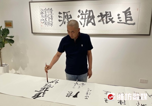 著名艺术家张宜：潍坊文化滋养了我