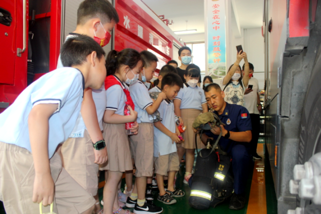 致敬消防英雄，山师附小学生走进消防救援站