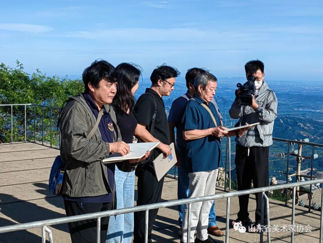 “喜迎党的二十大 水墨丹青绘初心——山东省著名画家红色胶东行”主题画展采风活动在威海文登启动