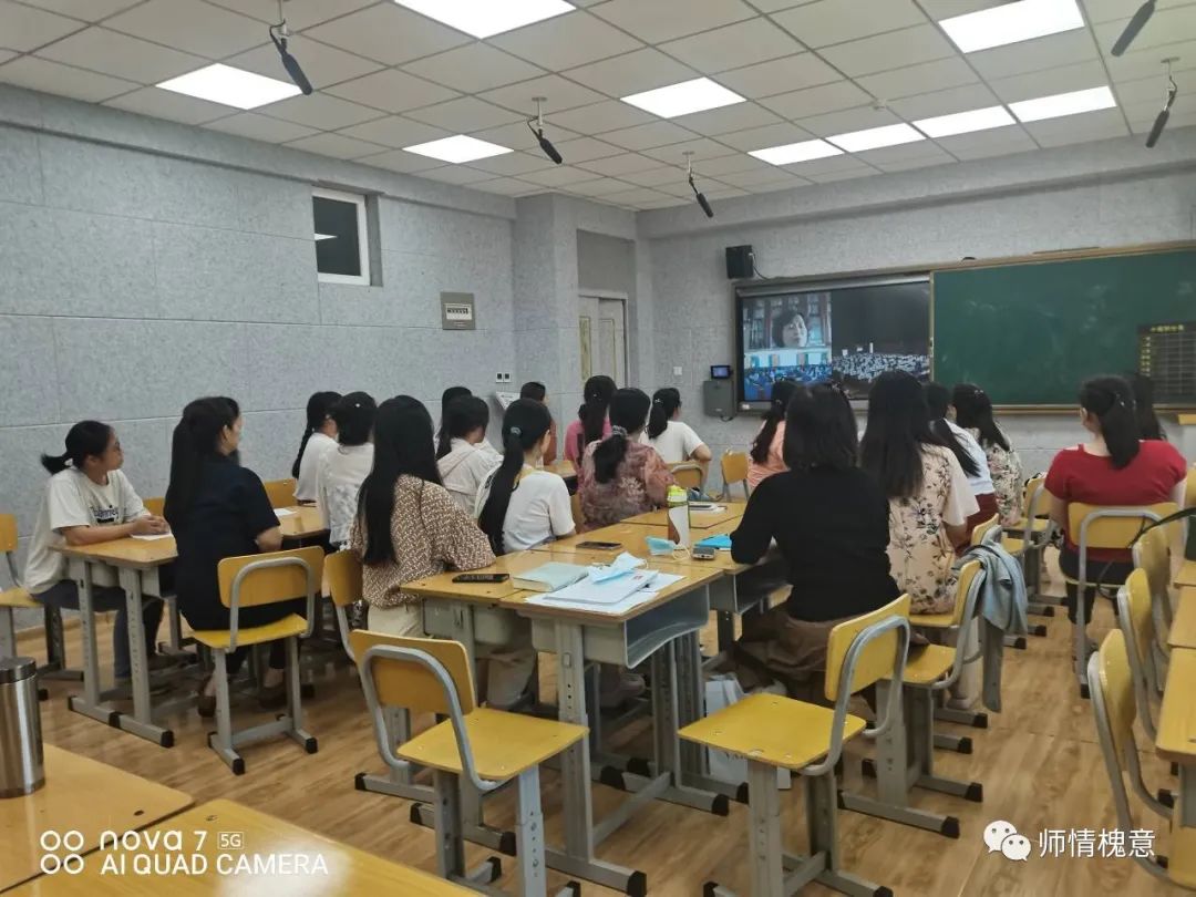 山师保利实验学校小学部全体语数英教师参加济南市“新课程标准培训”