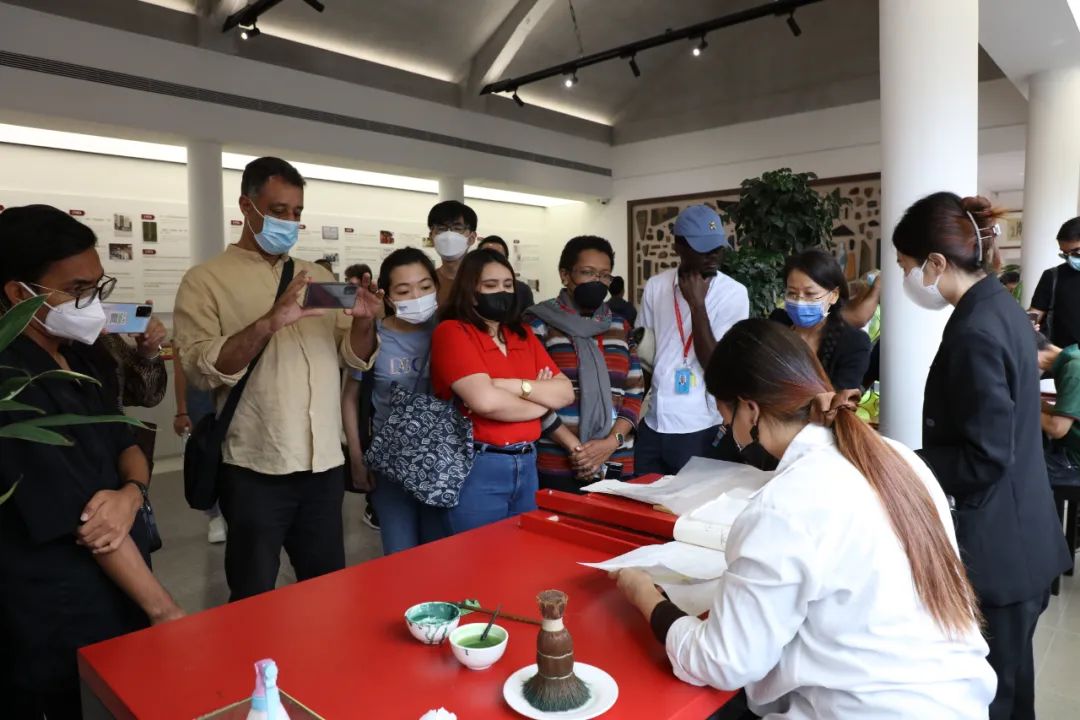 20多国记者走进荣宝斋，感受中国传统文化艺术的魅力