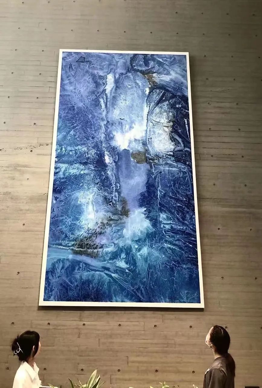 斑斓天空 锦绣大地——著名艺术家霜凝以“泼彩绘画”展现“胸中丘壑”