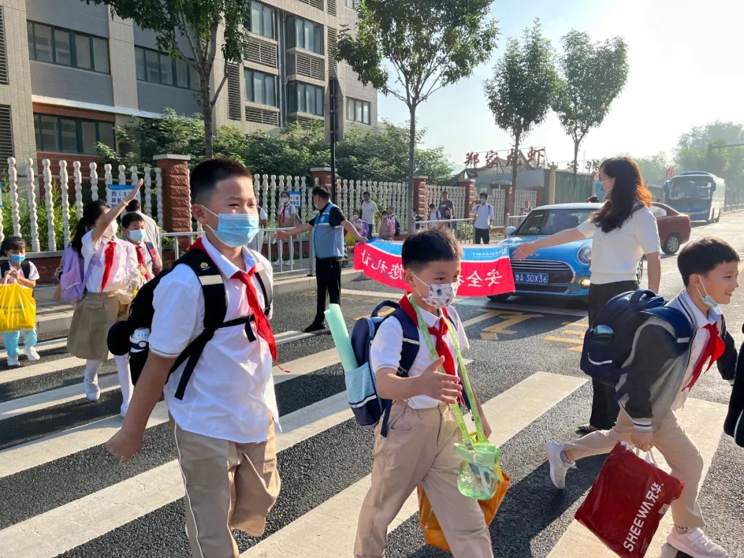 新学期，济南高新区汉峪小学开学首日气象新