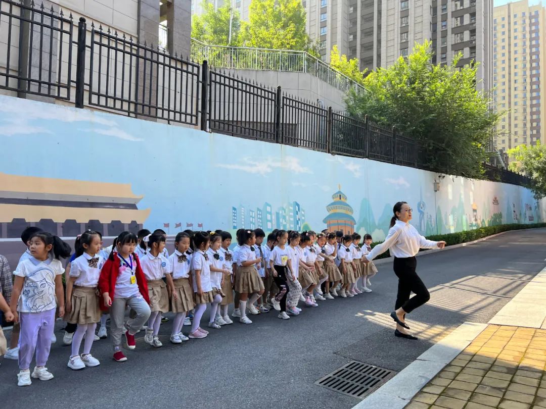 新学期，济南高新区汉峪小学开学首日气象新