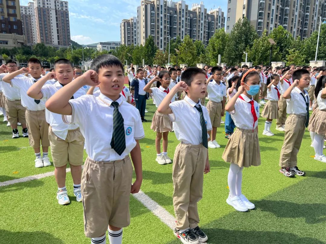 新学期，济南高新区汉峪小学开学首日气象新