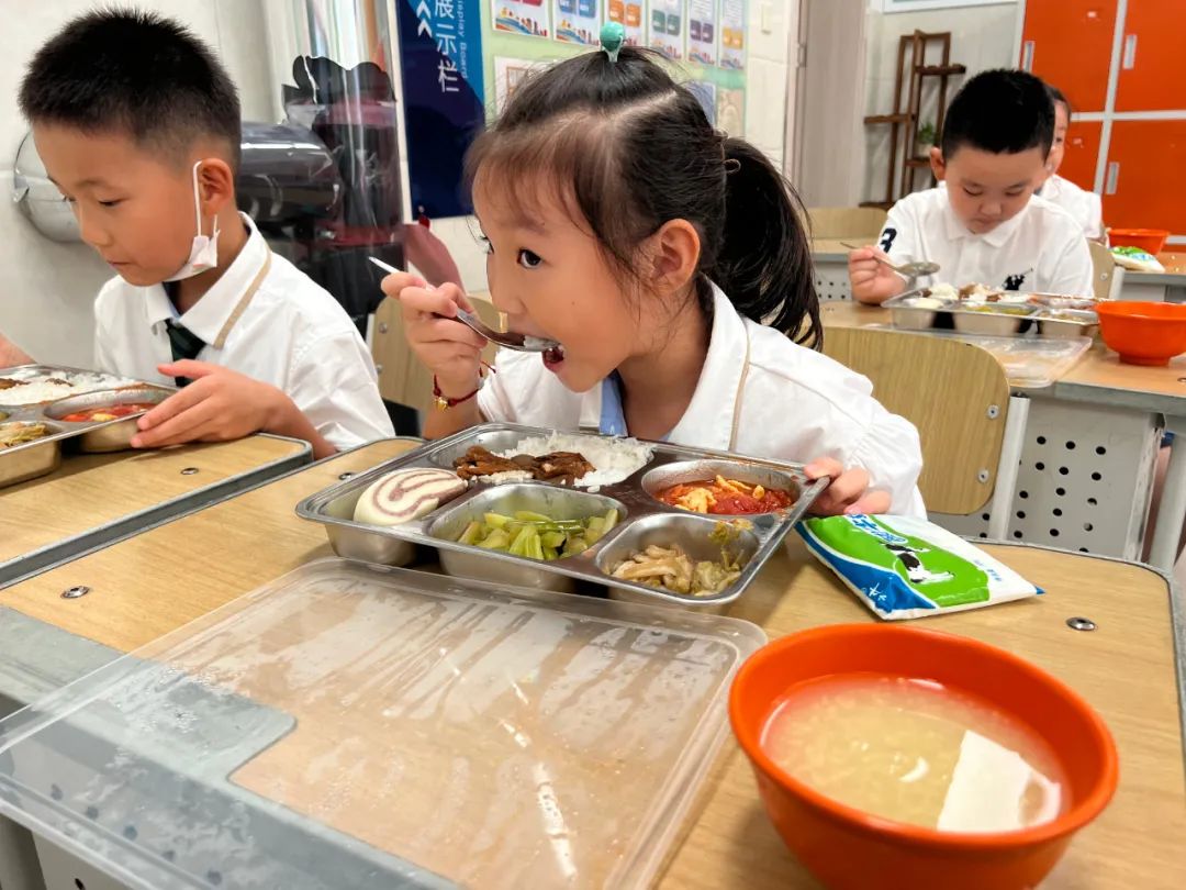 新学期，济南高新区汉峪小学开学首日气象新