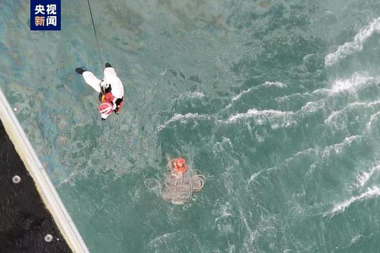 威海渔船遇险沉没，已有11人获救，1人失踪