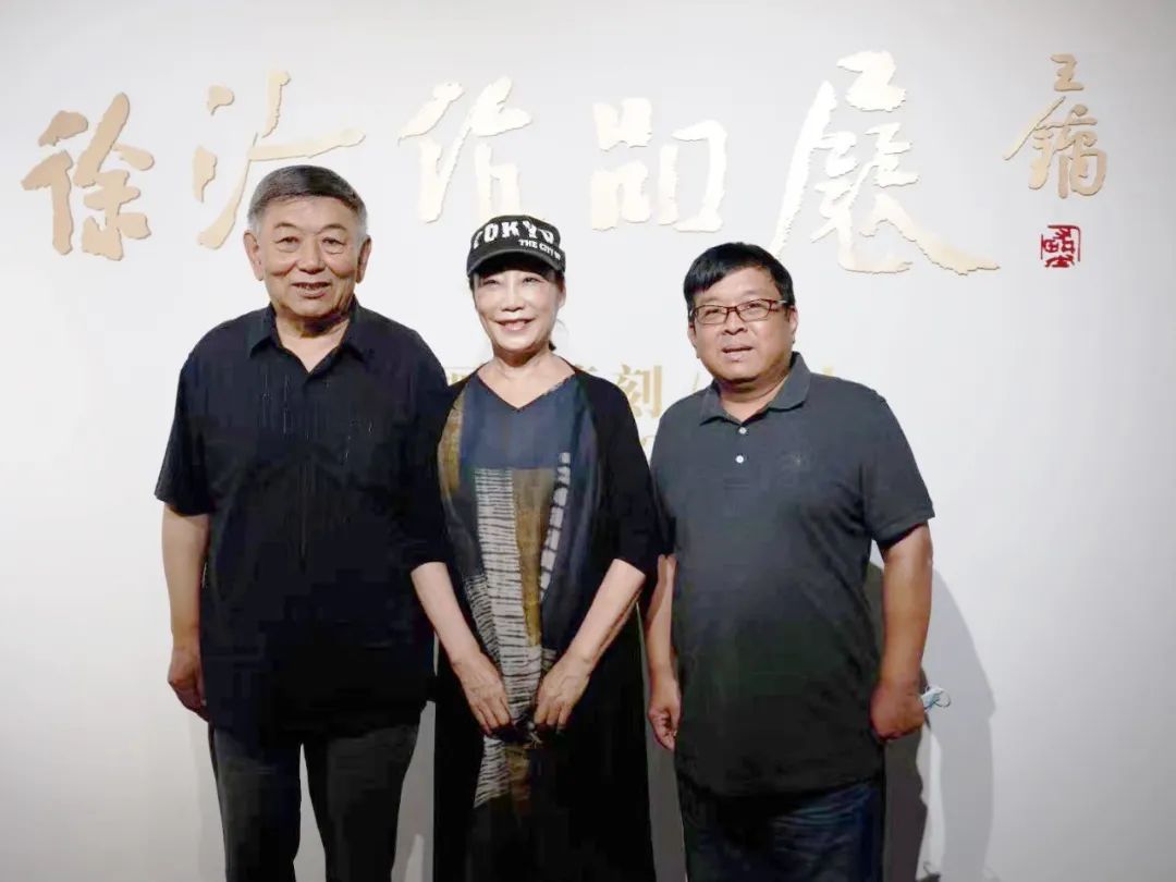 “徐海作品展”在荣宝斋书法馆隆重开幕，展出书法、绘画、篆刻、烟斗、画瓷作品百余件