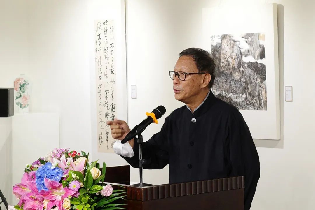 “徐海作品展”在荣宝斋书法馆隆重开幕，展出书法、绘画、篆刻、烟斗、画瓷作品百余件