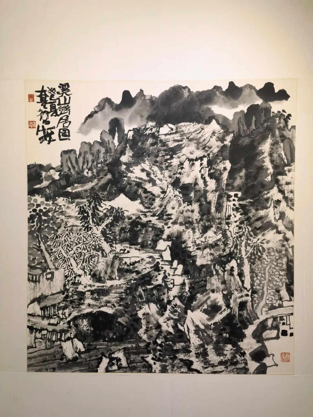 “徐海作品展”在荣宝斋书法馆隆重开幕，展出书法、绘画、篆刻、烟斗、画瓷作品百余件