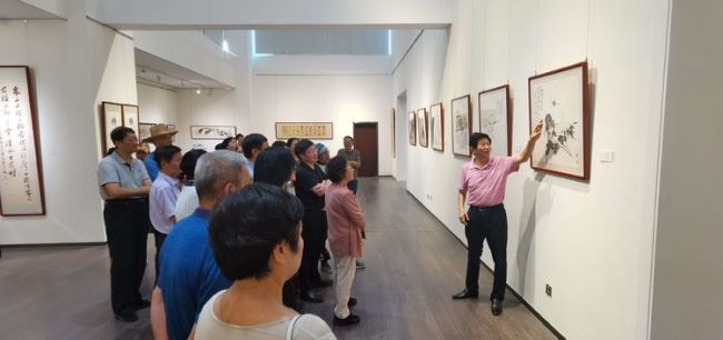 “乐道守真”戴丕昌教授从教从艺五十周年书画展圆满落幕，高校巡展首展今日在山东管理学院开启