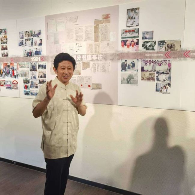 “乐道守真”戴丕昌教授从教从艺五十周年书画展圆满落幕，高校巡展首展今日在山东管理学院开启