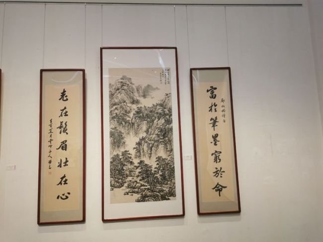 “乐道守真”戴丕昌教授从教从艺五十周年书画展圆满落幕，高校巡展首展今日在山东管理学院开启