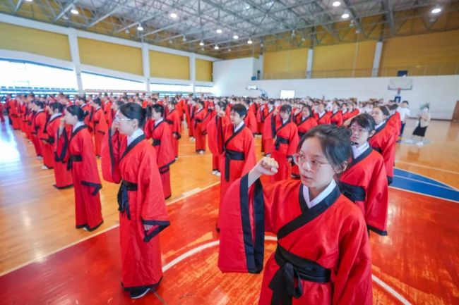 筑梦青春，山师附中高三学子迎来18岁成人礼