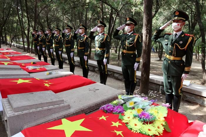 英雄山上英名长存，济南市为首批49位DNA寻亲成功的济南战役无名烈士树名立碑