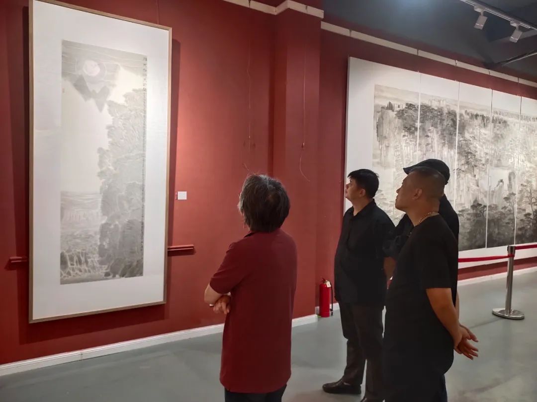 “第五届澜湾艺术节：兴会烟霞——周石峰山水画展”在青岛澜湾美术馆开展