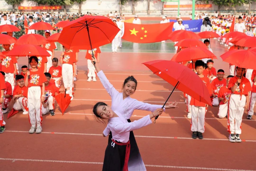 山东师大基础教育集团：我和国旗合个影，晒出浓浓爱国情