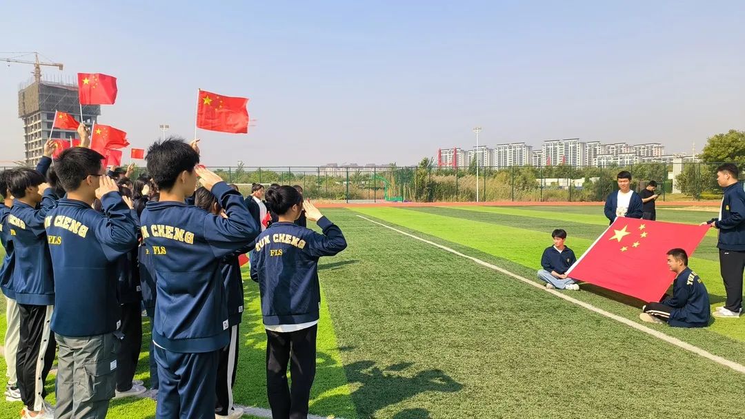 喜迎二十大，欢度国庆节，山师郓城照昕实验学校满是“中国红”